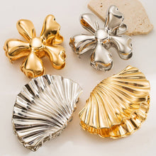 Load image into Gallery viewer, Floral Metal Geometric Hair Claw Clip – Chic Style_CWAHA6182
