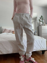 Load image into Gallery viewer, Pearl Grey Basic Blank Jogger Sweatpants
