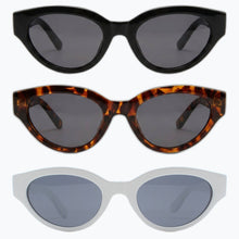 Load image into Gallery viewer, Monroe - Vintage Polarized Cat-Eye Sunglasses for Women
